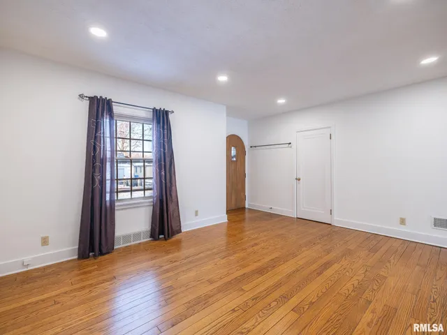 $269,000 | 1704 East Terrace View Lane, Peoria Heights, IL 61616