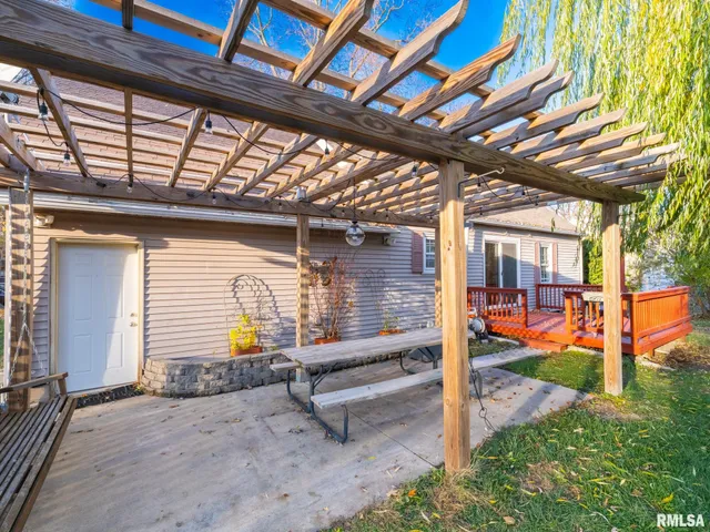 $269,000 | 1704 East Terrace View Lane, Peoria Heights, IL 61616