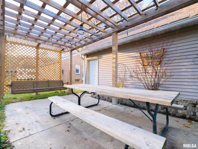 $269,000 | 1704 East Terrace View Lane, Peoria Heights, IL 61616