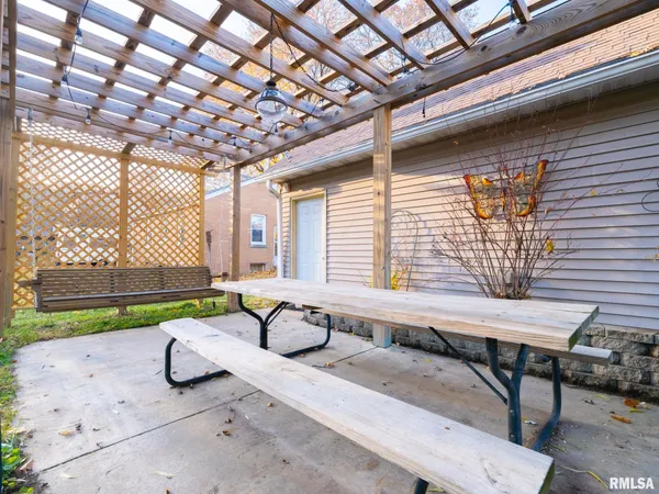 $239,900 | 1704 East Terrace View Lane, Peoria Heights, IL 61616