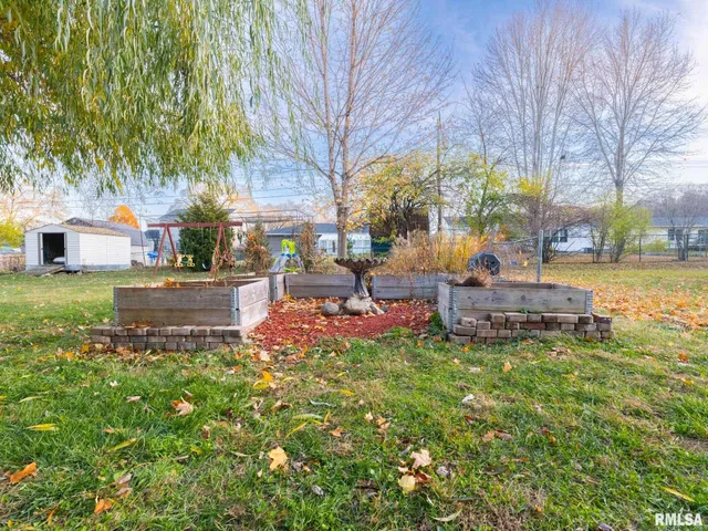 $269,000 | 1704 East Terrace View Lane, Peoria Heights, IL 61616