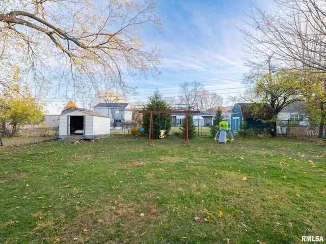 $269,000 | 1704 East Terrace View Lane, Peoria Heights, IL 61616