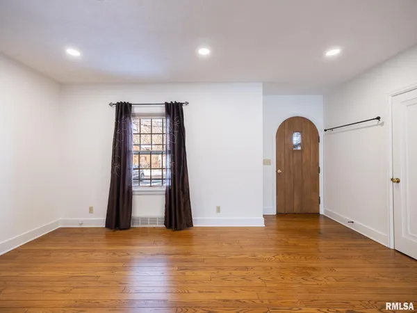 $239,900 | 1704 East Terrace View Lane, Peoria Heights, IL 61616