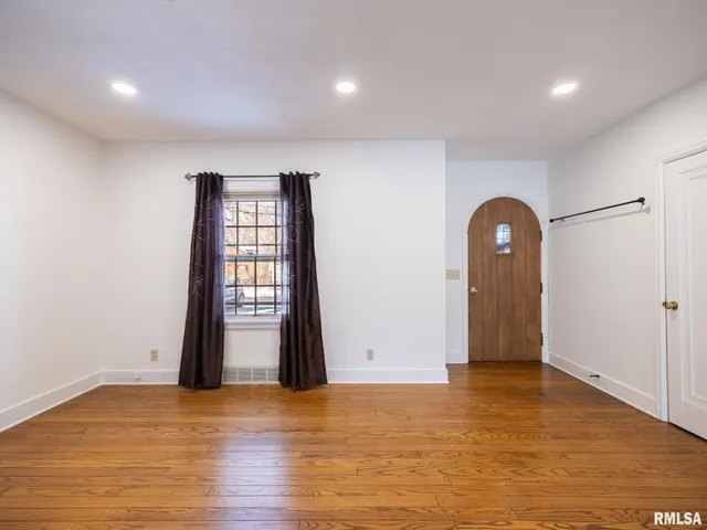 $269,000 | 1704 East Terrace View Lane, Peoria Heights, IL 61616