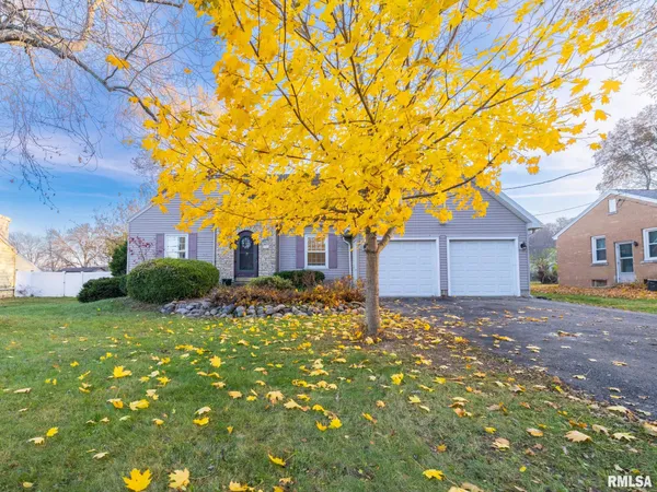 $239,900 | 1704 East Terrace View Lane, Peoria Heights, IL 61616