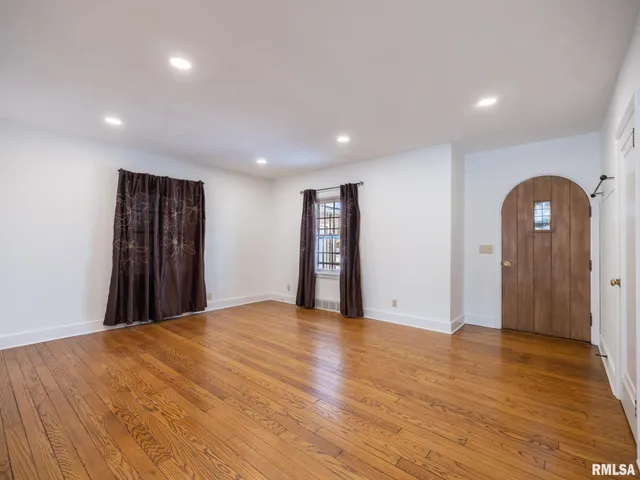 $269,000 | 1704 East Terrace View Lane, Peoria Heights, IL 61616