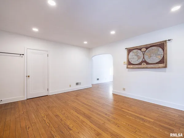 $239,900 | 1704 East Terrace View Lane, Peoria Heights, IL 61616