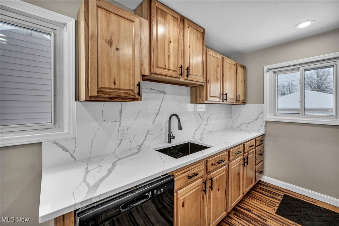 30051 Forestgrove Road Willowick, OH 44095 - Photo 4 of 47