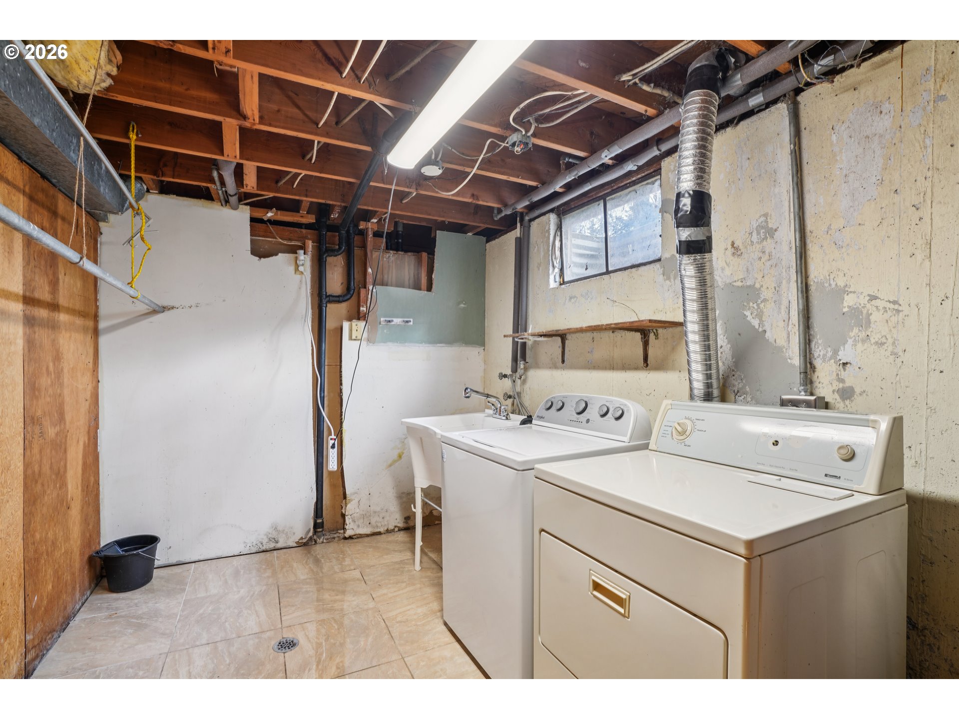 2530 Southeast 190th Avenue Gresham, OR 97030 - Photo 30 of 35 a utility room with dryer and washer