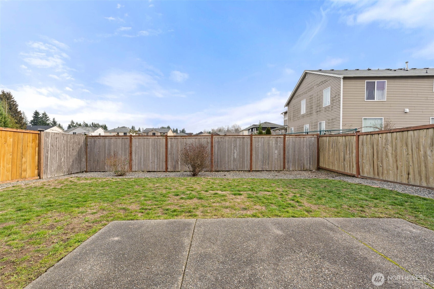 20009 96th Avenue East Graham, WA 98338 - Photo 30 of 40 a backyard of a house