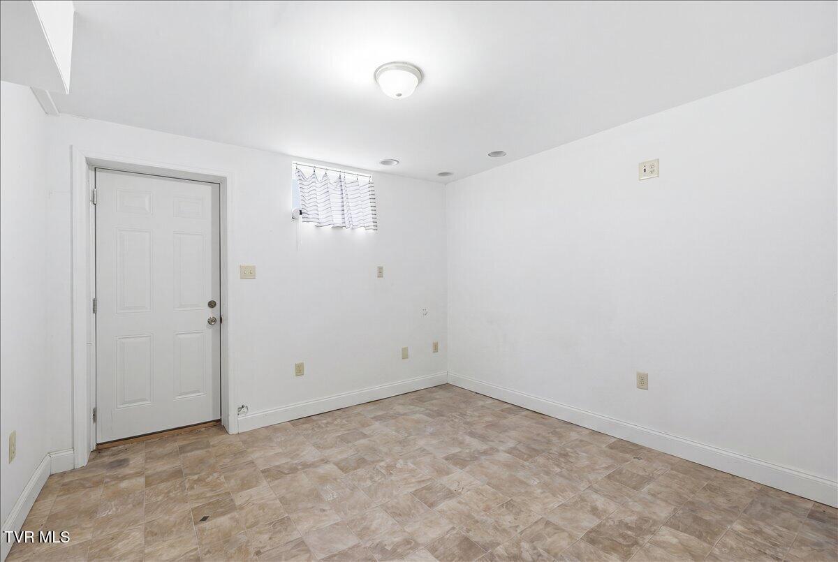 1106 Lockhart Road Jefferson City, TN 37760 - Photo 25 of 26 25-017_7K9A0775_reedit_ab0ae071