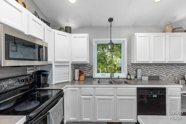 $355,000 | 6487 36th Avenue, Hudsonville, MI 49426