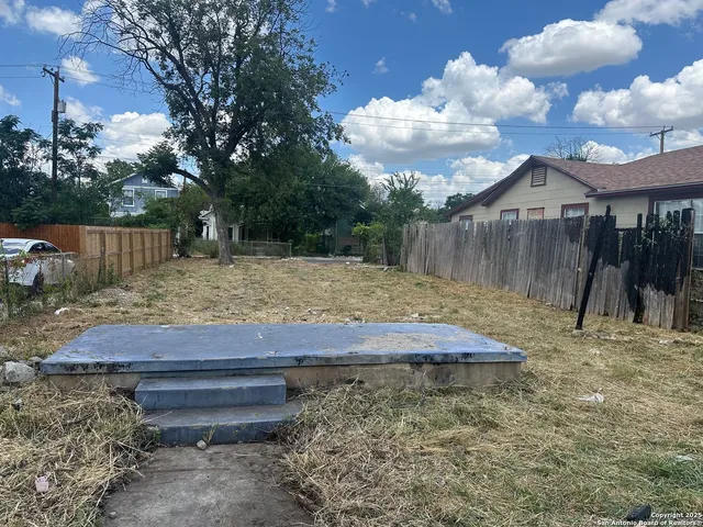 a view of a backyard with green space