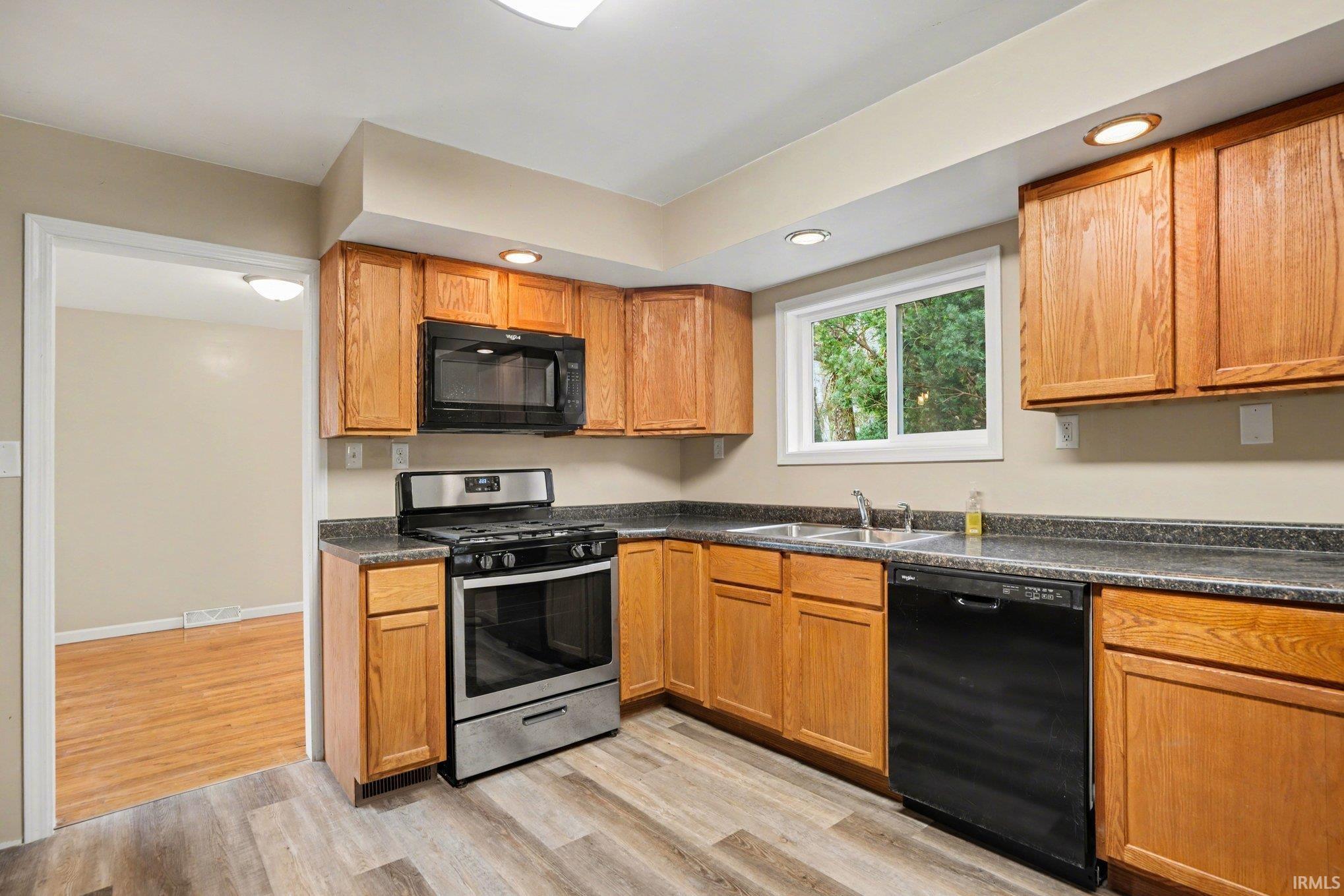 19600 Ruth Avenue South Bend, IN 46614 - Photo 4 of 23