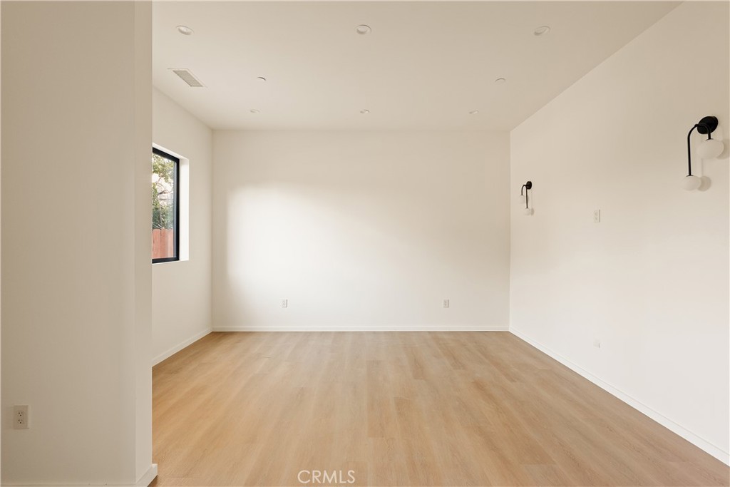 17852 Saticoy Street Reseda, CA 91335 - Photo 13 of 28 a view of room