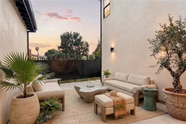 $1,749,000 | 17852 Saticoy Street, Reseda, CA 91335