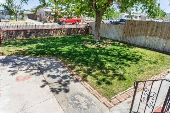 417 North Alvord Street Ridgecrest, CA 93555 - Photo 3 of 35 a backyard of a house with lots of green space