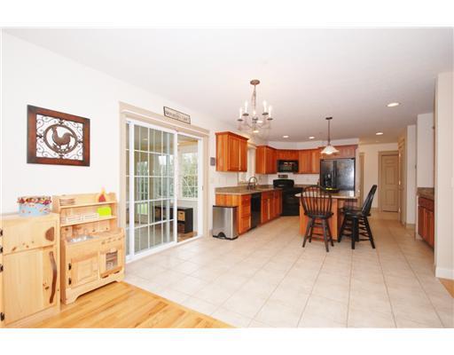 39 Edgefield Road Gorham, ME 04038 - Photo 6 of 25 Kitchen.