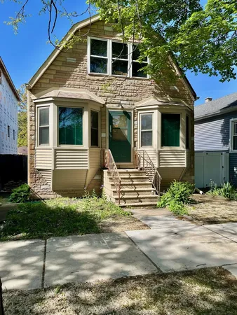 $400,000 | 5018 West Winnemac Avenue, Chicago, IL 60630