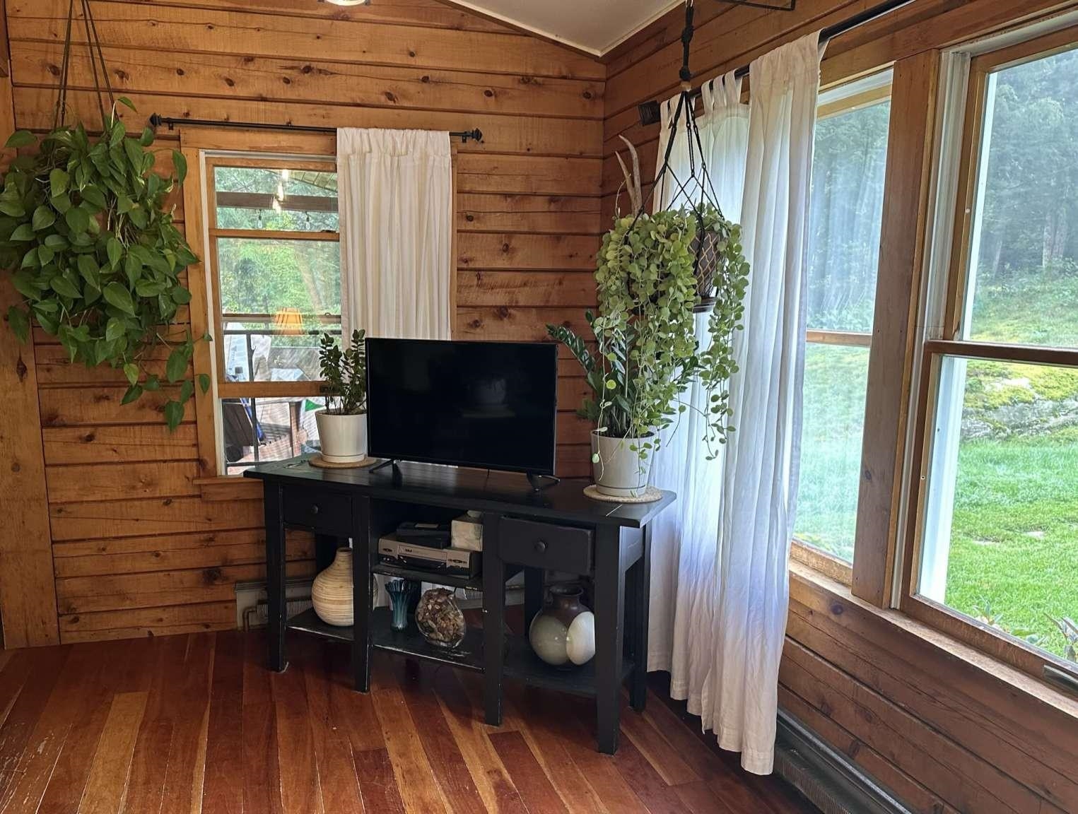 115 Russell Road Waterbury, VT 05677 - Photo 16 of 20 Gallery Image 16