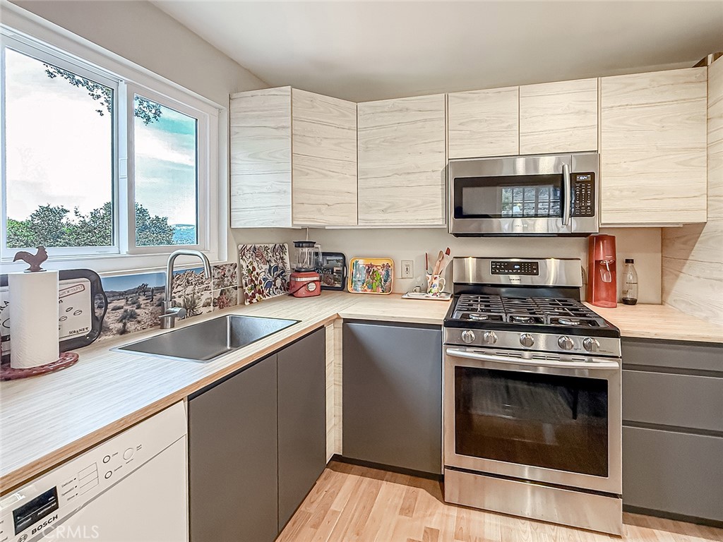 1059 Alta Vista Road Simi Valley, CA 93063 - Photo 8 of 30