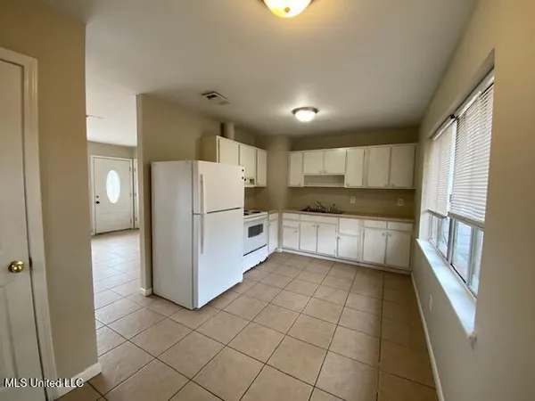 $1,400 | 7217 Hampton Drive, Biloxi, MS 39532