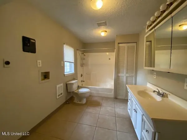 $1,400 | 7217 Hampton Drive, Biloxi, MS 39532