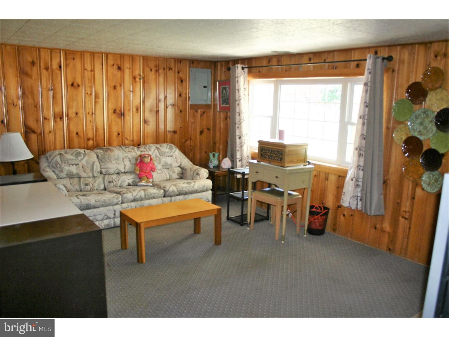 12423 Dunks Ferry Road Philadelphia, PA 19154 - Photo 20 of 25 Family Room