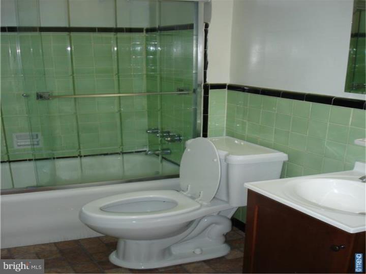 7421 Beverly Road Philadelphia, PA 19138 - Photo 13 of 17 Bathroom