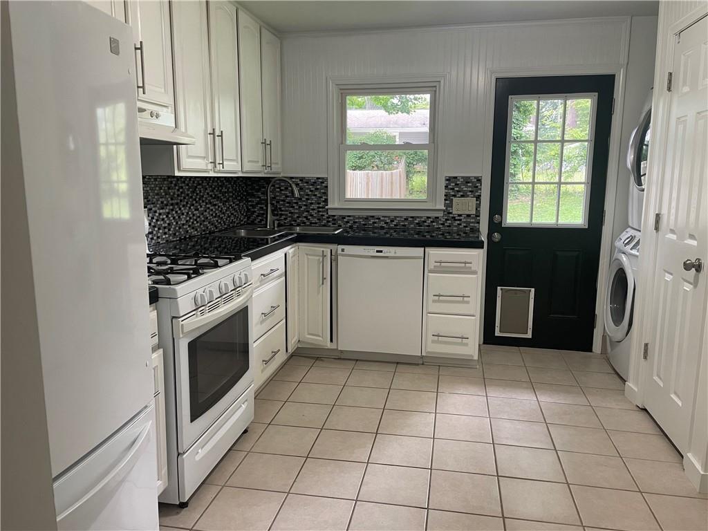 4260 South Lakeshore Drive, Unit RIGHT Acworth, GA 30101 - Photo 4 of 12