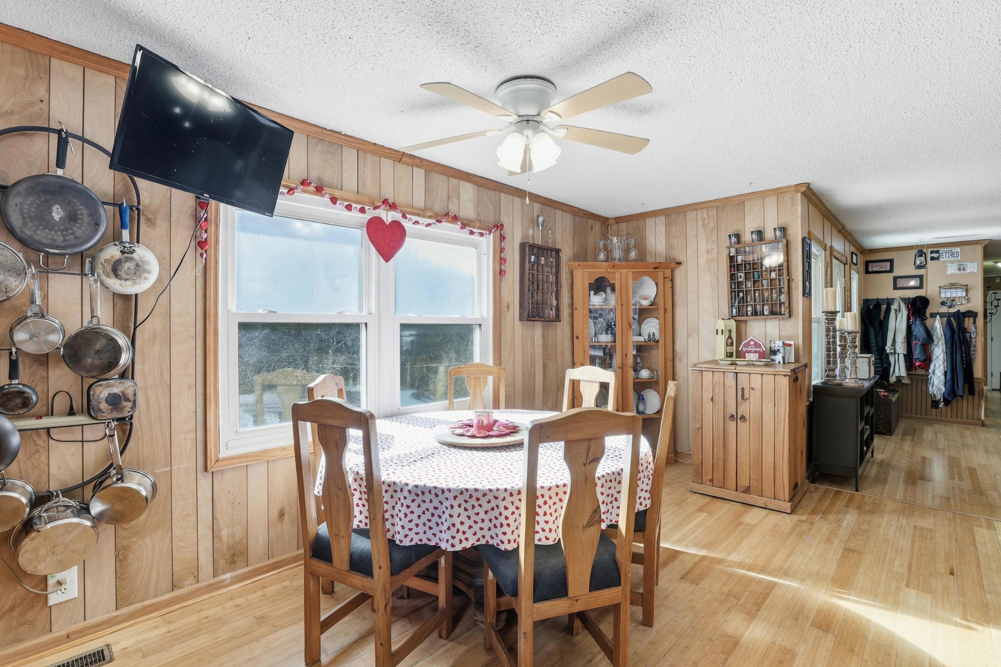 275 Lakeside Drive Carthage, TN 37030 - Photo 9 of 22 a dining room with furniture and window