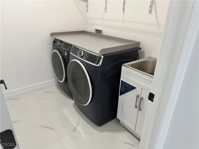 $2,400 | 1907 West 9th Street, Lehigh Acres, FL 33972