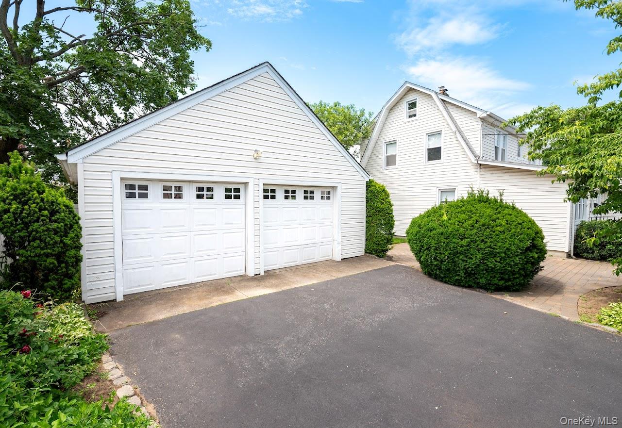 34 Remsen Avenue Valley Stream, NY 11580 - Photo 3 of 23