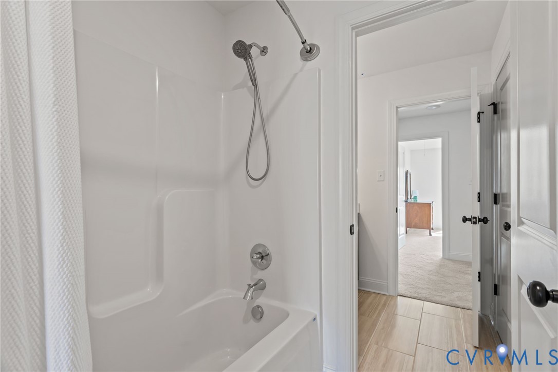 4700 Melbrook Way Moseley, VA 23120 - Photo 35 of 58 a bathroom with a bath tub