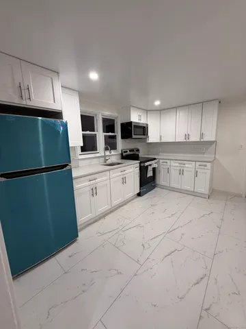 $2,100 | 121 Milford Avenue, Stratford, CT 06615