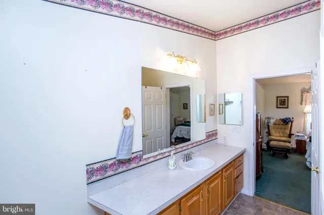 a en suite bathroom with a sink and a mirror
