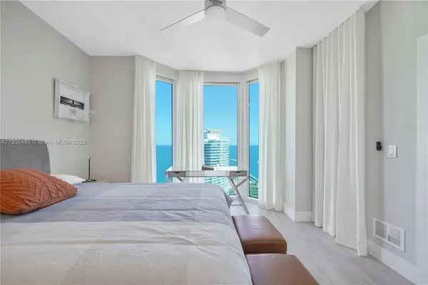 $4,900,000 | 300 South Pointe Drive, Unit 4306, Miami Beach, FL 33139