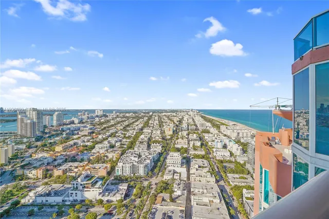 $4,900,000 | 300 South Pointe Drive, Unit 4306, Miami Beach, FL 33139