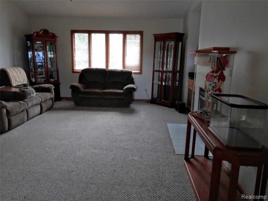 6878 Kestrel Ridge Road Brighton, MI 48116 - Photo 11 of 28 Living Room 1