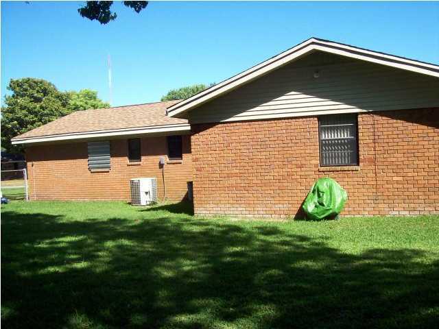235 Deluna Road Southwest Fort Walton Beach, FL 32548 - Photo 20 of 24 a front view of house with yard
