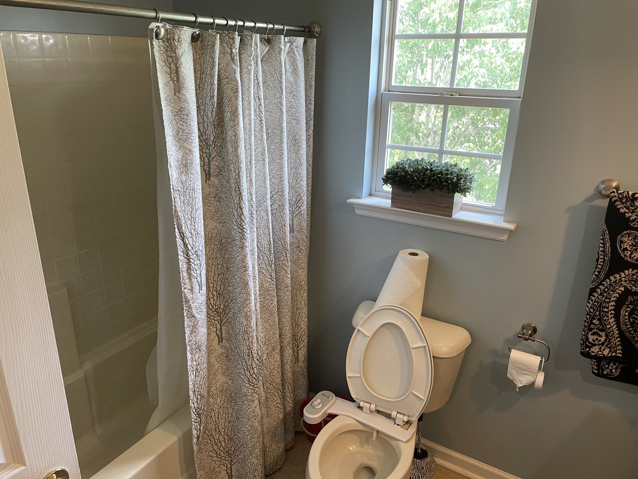 721 Canoe Ridge Point Antioch, TN 37013 - Photo 38 of 50 a bathroom with a toilet mirror and tub