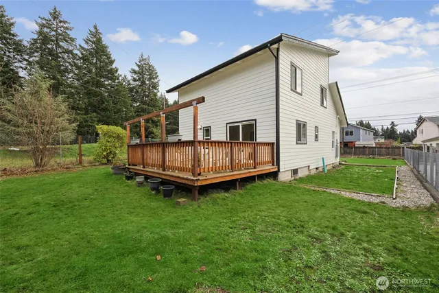 a view of a house with a backyard