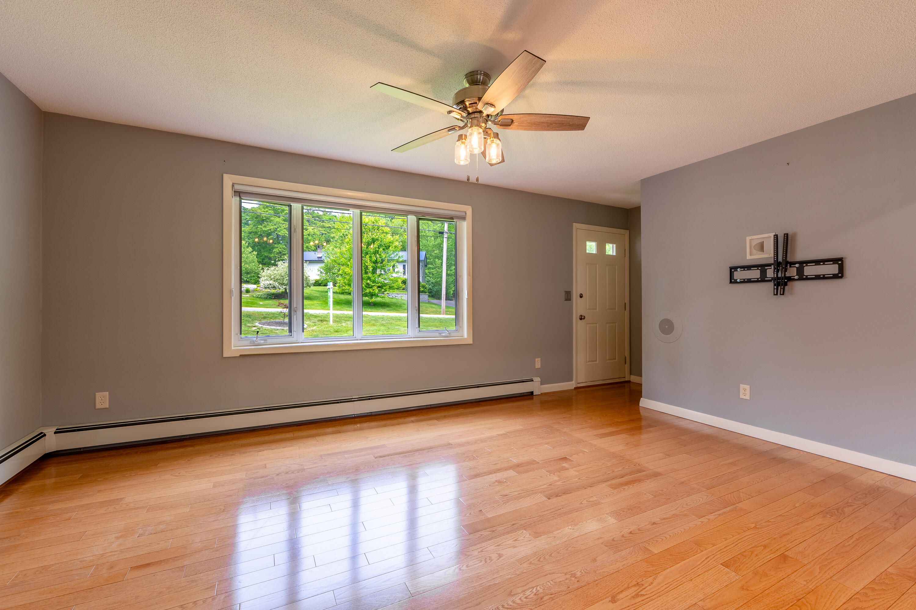 369 Grove Street Lewiston, ME 04240 - Photo 23 of 67 LR TV area