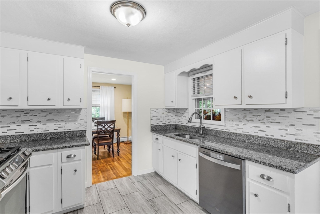 23 Cherokee Road Acton, MA 01720 - Photo 11 of 24 Gallery Image 11