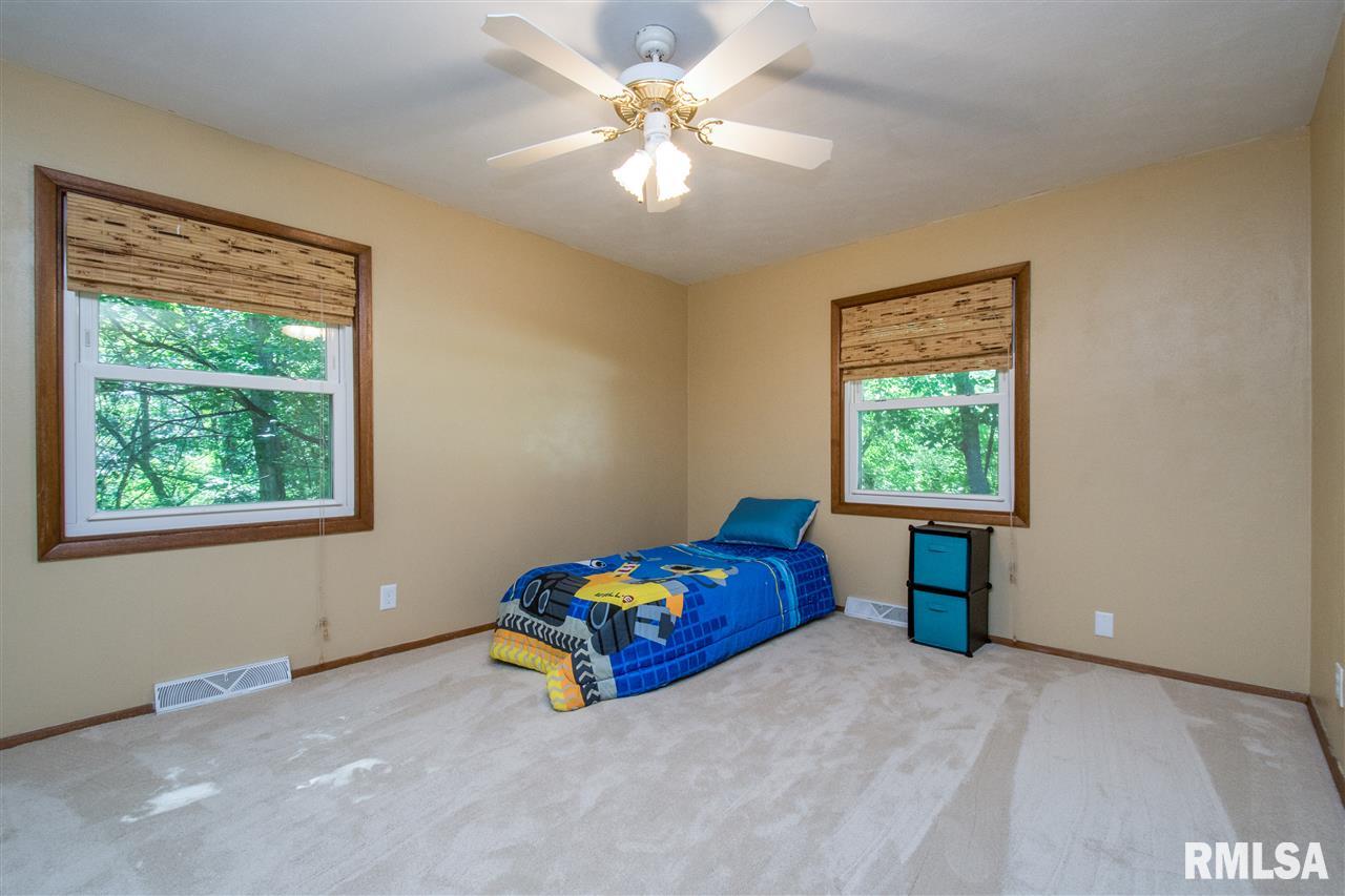 8201 Ridgewood Road Rock Island, IL 61201 - Photo 11 of 20 Gallery Image 11