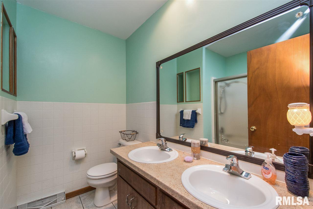 8201 Ridgewood Road Rock Island, IL 61201 - Photo 13 of 20 Gallery Image 13