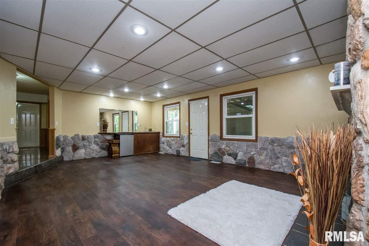 8201 Ridgewood Road Rock Island, IL 61201 - Photo 15 of 20 Gallery Image 15