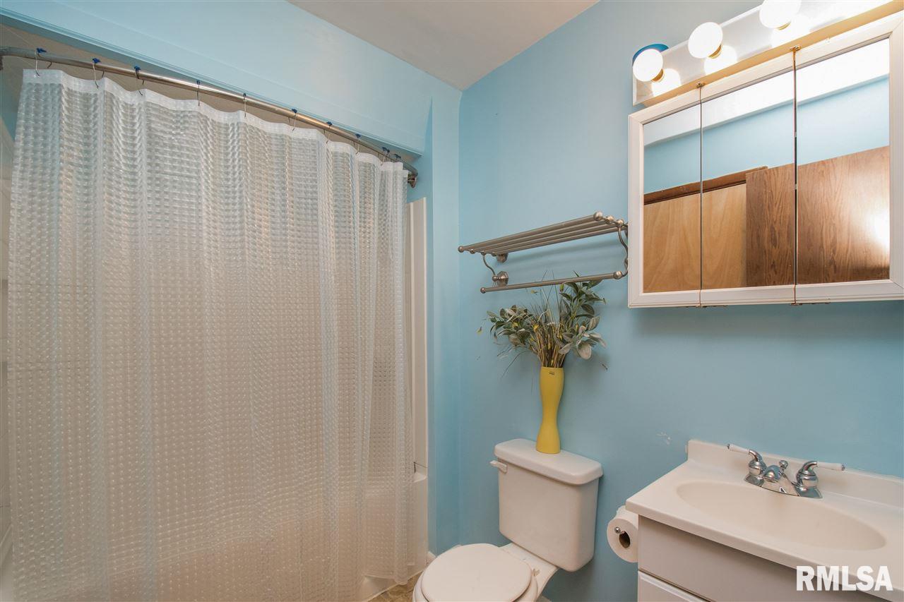 8201 Ridgewood Road Rock Island, IL 61201 - Photo 17 of 20 Gallery Image 17