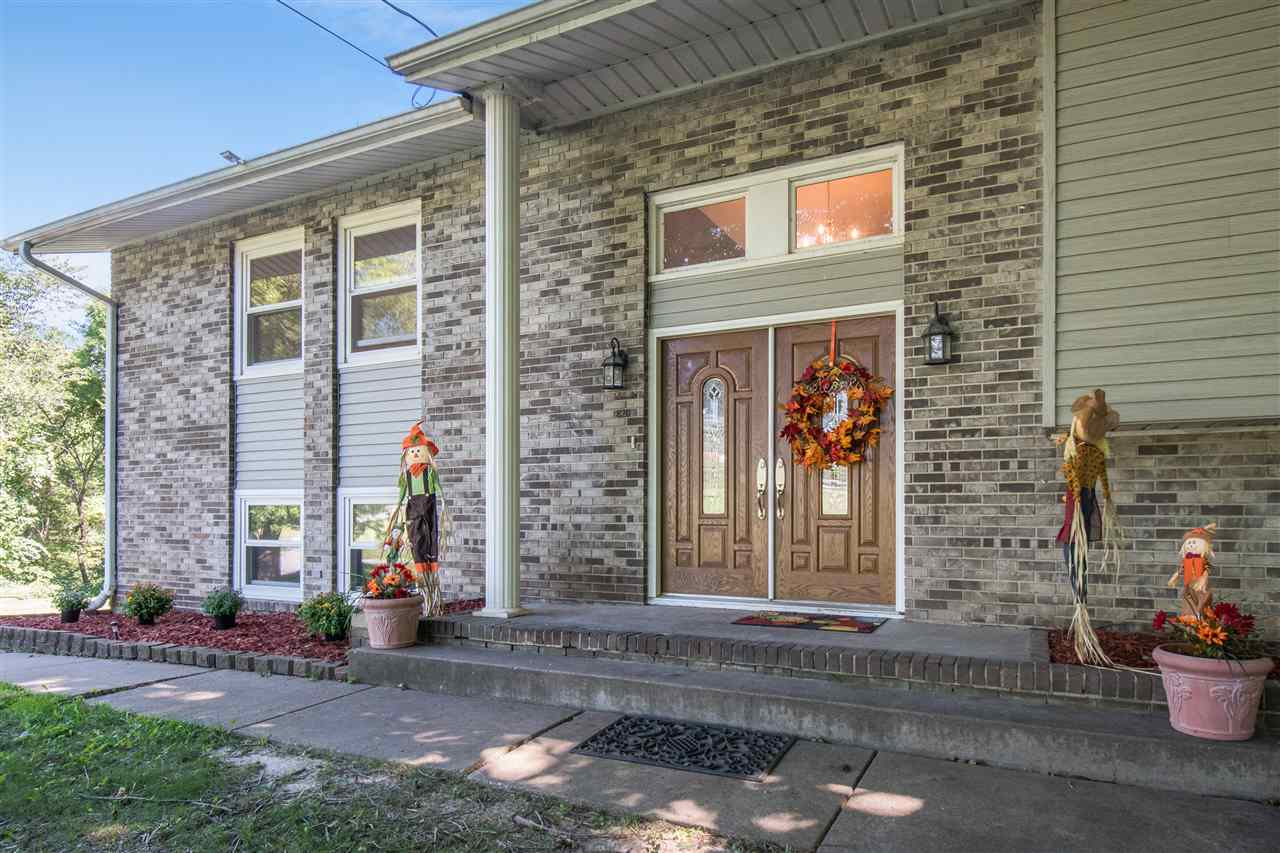 8201 Ridgewood Road Rock Island, IL 61201 - Photo 2 of 20 Gallery Image 2