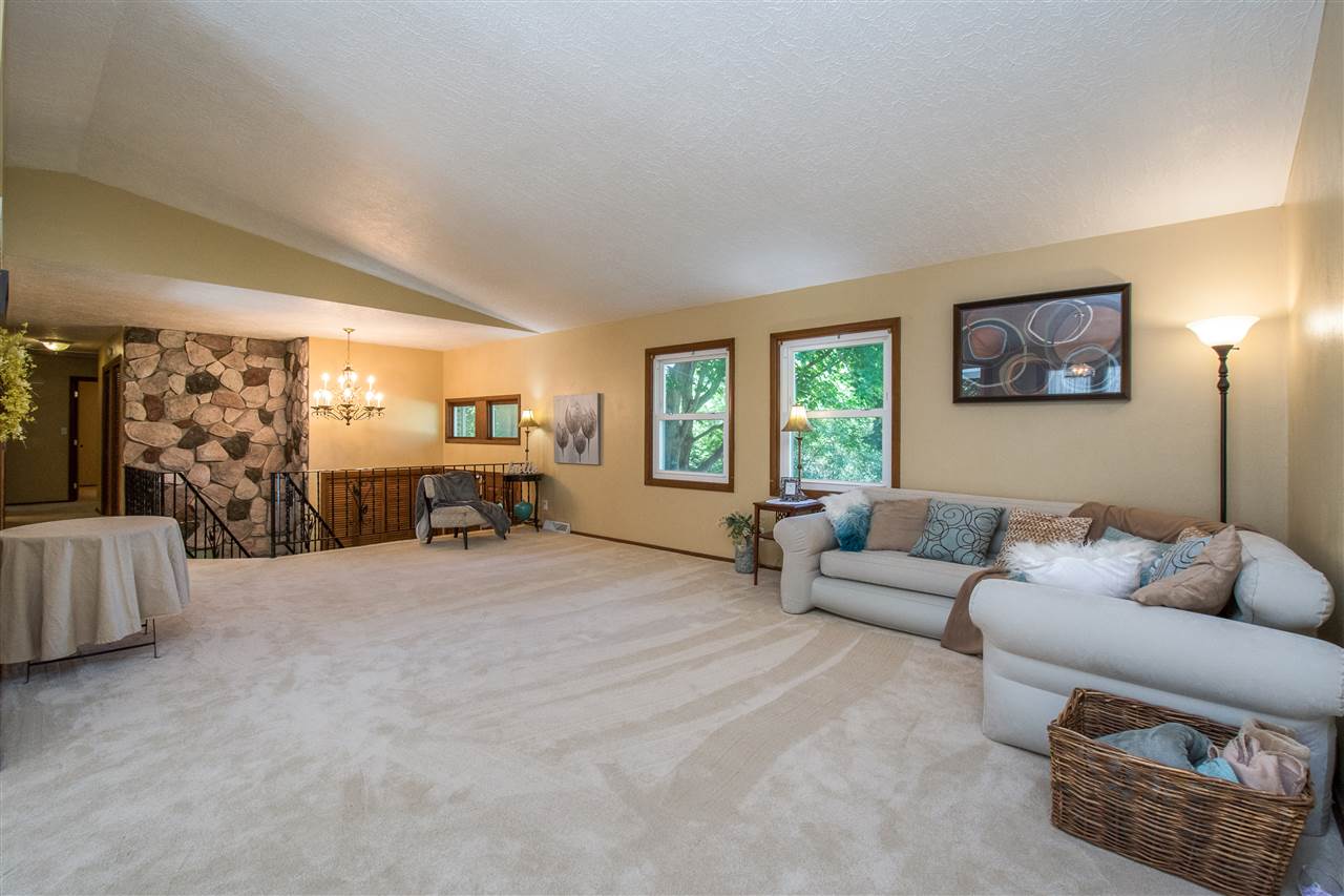 8201 Ridgewood Road Rock Island, IL 61201 - Photo 4 of 20 Gallery Image 4